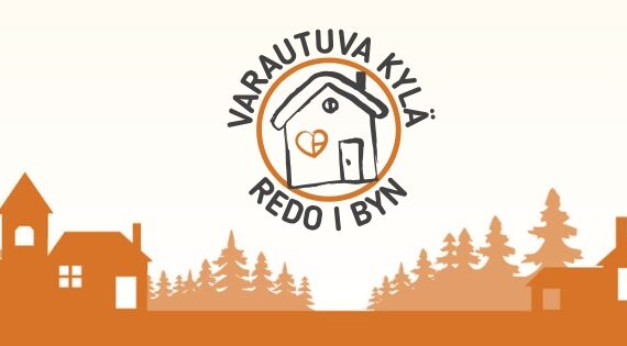 kylä ja metsä siluetti oranssin värisenä