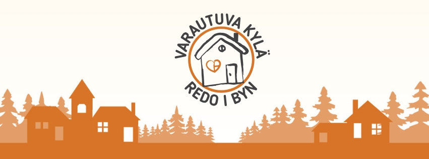 kylä ja metsä siluetti oranssin värisenä